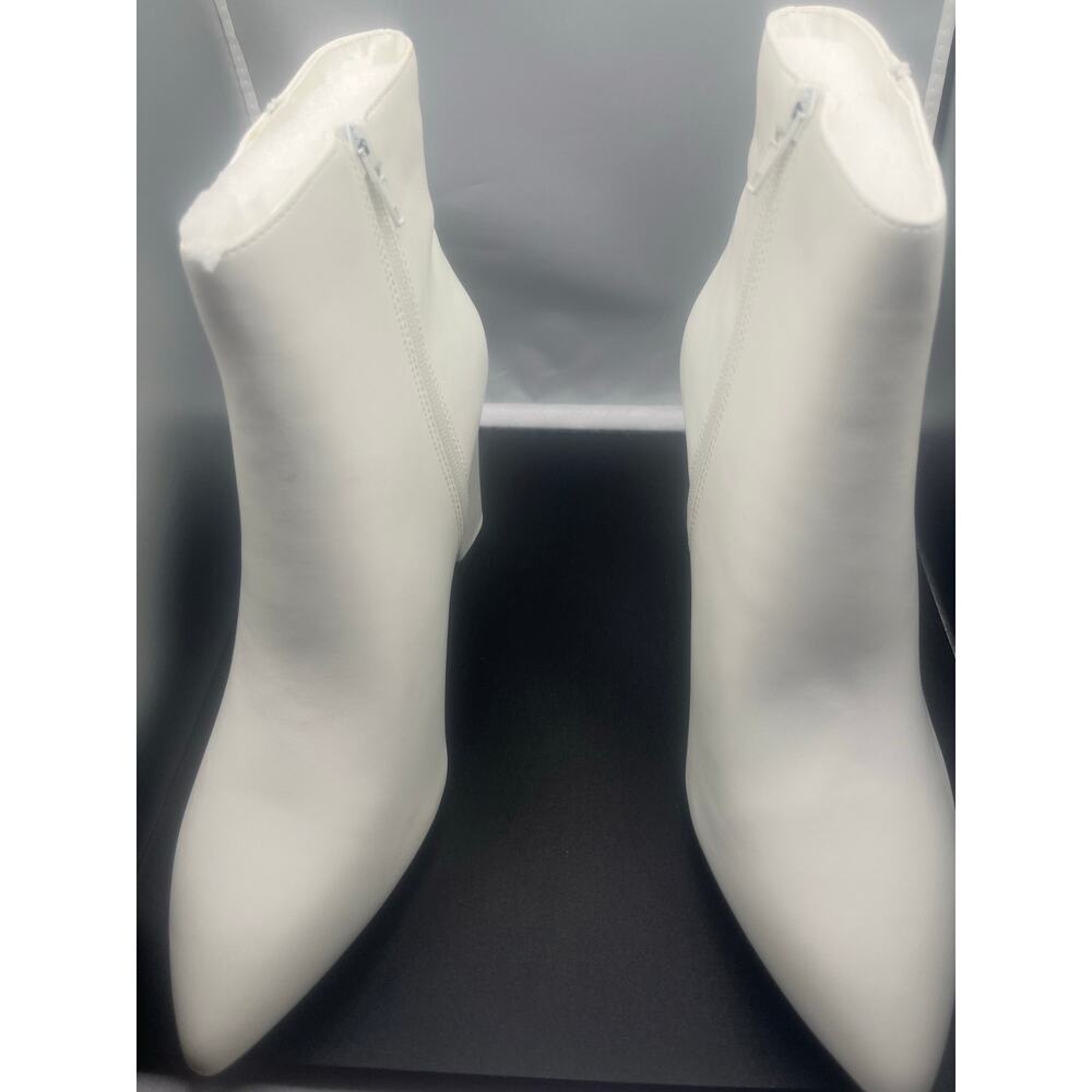 New Women’s White Ankle Boots – Size 8